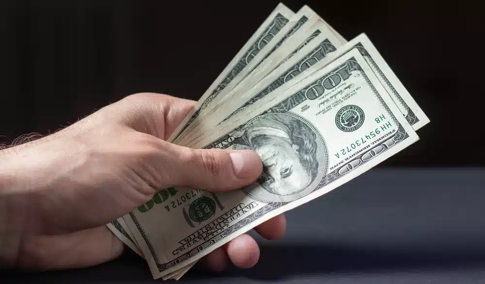 Direct Financial Help знову відкриває набір анкет на грошову допомогу — 1000$ українцям