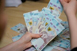 Державна грошова допомога при усиновленні: розмір виплат