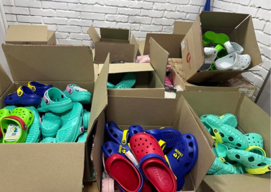 Видача дитячих кроксів від БФ Олексія Мацулевича