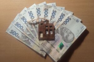 Кабмін скасував держзбори для ВПО та мешканців прифронтових громад