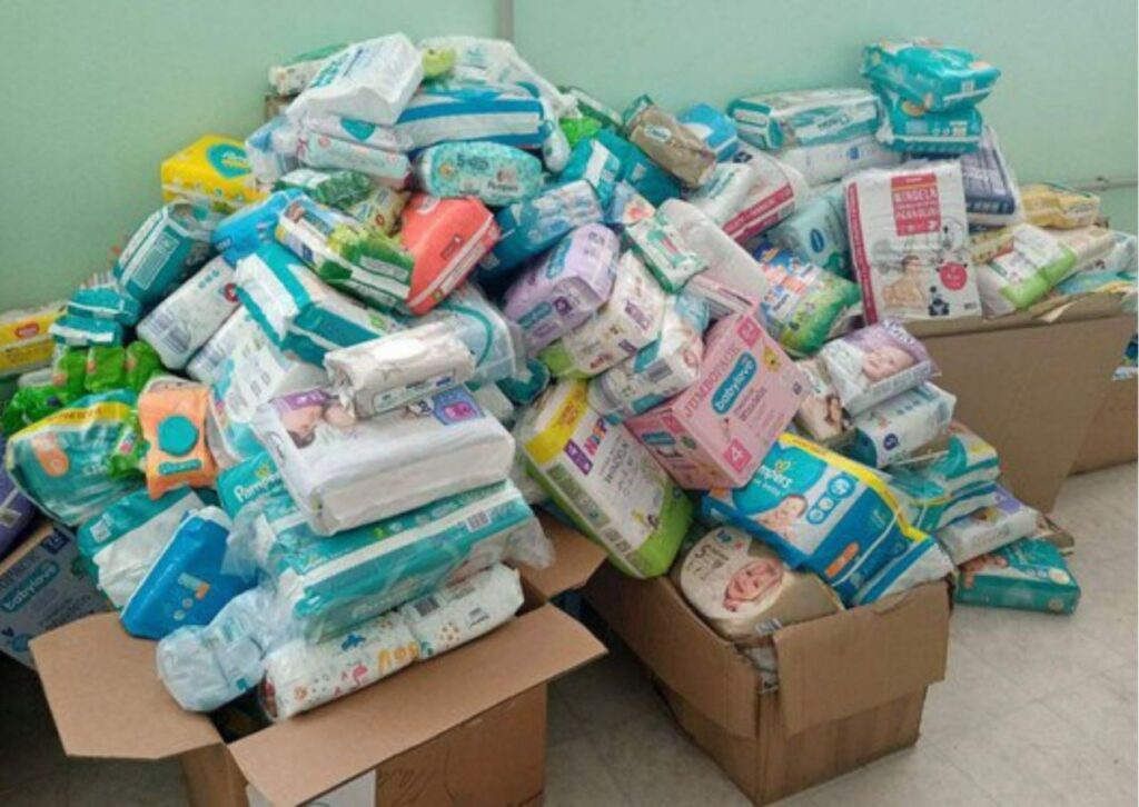 Видача дитячих підгузок. Доступні всі розміри