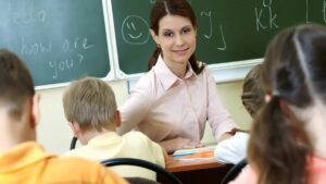 Доплати для вчителів зростуть вдвічі з вересня